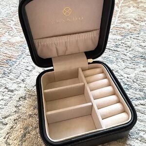 Vlando Black Jewelry Organizer